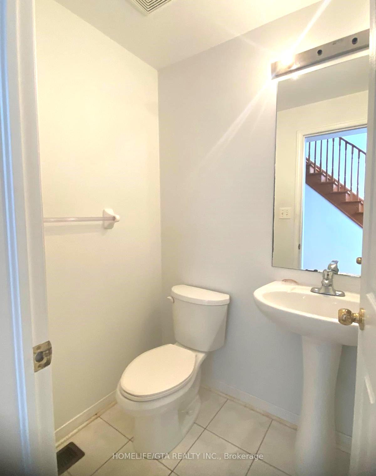 Photo 5 of 16 Voysey Way, Markham, Cedarwood — HOMEH