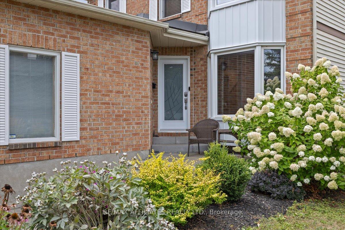Photo 2 of 605 Falwyn Crescent, Ottawa, Fallingbrook/Ridgemount — HOMEH