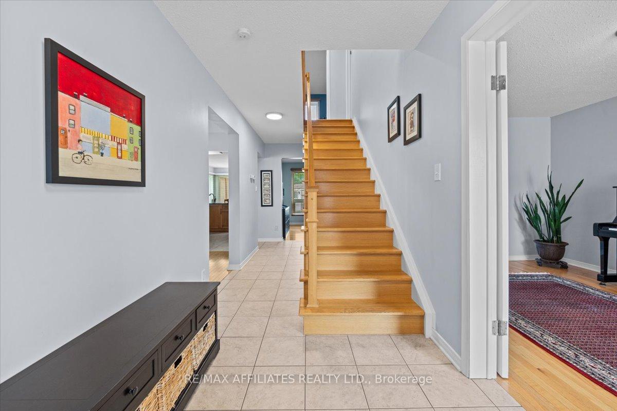 Photo 3 of 605 Falwyn Crescent, Ottawa, Fallingbrook/Ridgemount — HOMEH