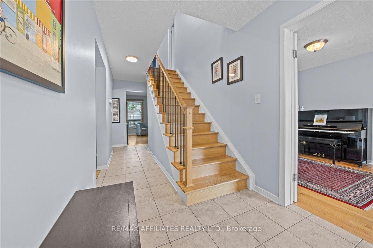 Photo 4 of 605 Falwyn Crescent, Ottawa, Fallingbrook/Ridgemount — HOMEH