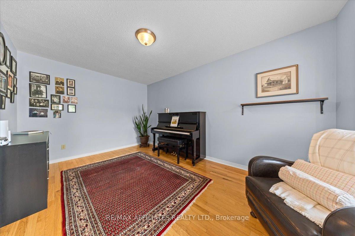 Photo 7 of 605 Falwyn Crescent, Ottawa, Fallingbrook/Ridgemount — HOMEH