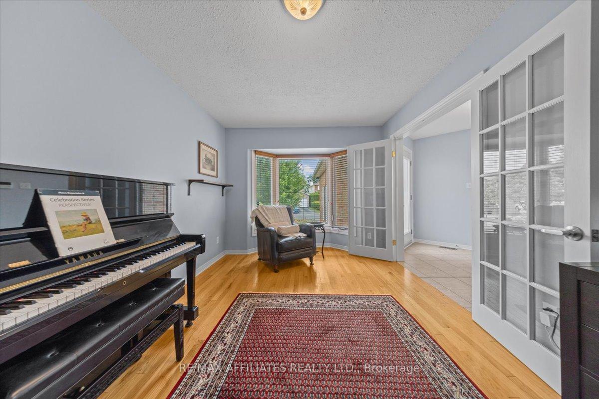 Photo 8 of 605 Falwyn Crescent, Ottawa, Fallingbrook/Ridgemount — HOMEH