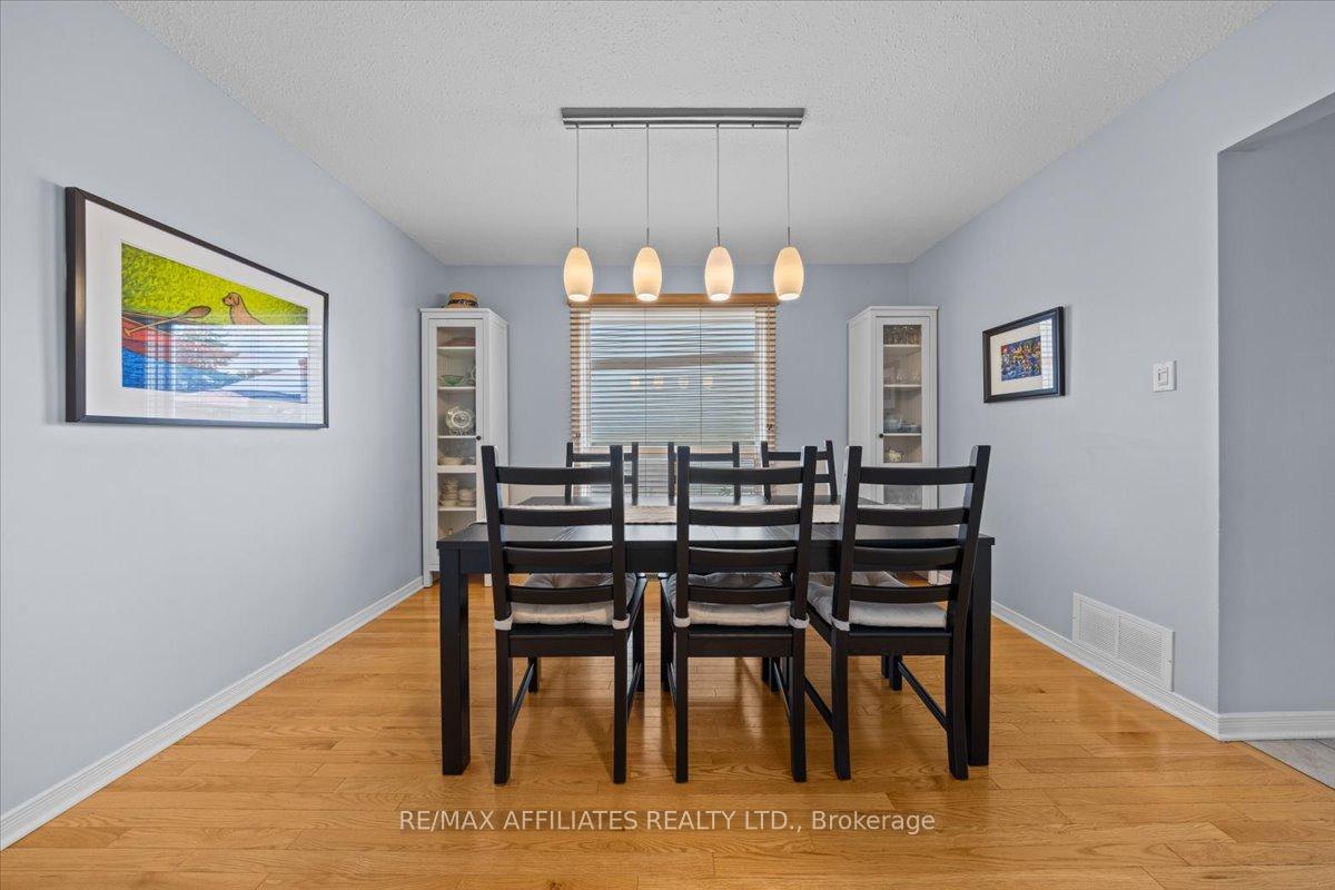 Photo 10 of 605 Falwyn Crescent, Ottawa, Fallingbrook/Ridgemount — HOMEH