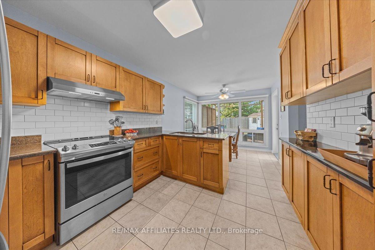 Photo 12 of 605 Falwyn Crescent, Ottawa, Fallingbrook/Ridgemount — HOMEH