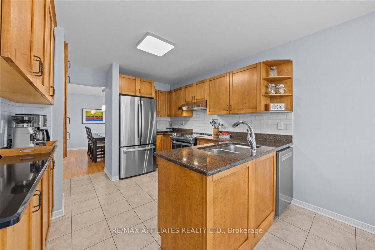 Photo 15 of 605 Falwyn Crescent, Ottawa, Fallingbrook/Ridgemount — HOMEH