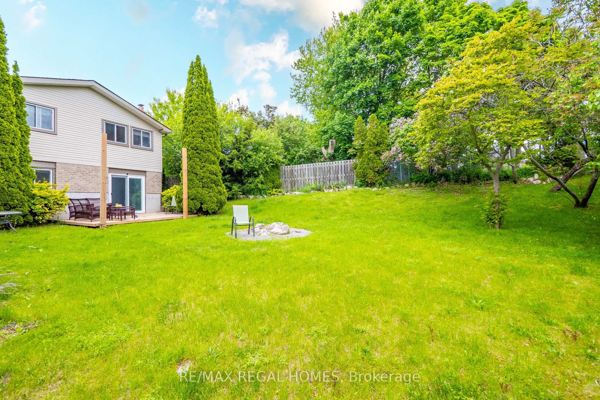 Photo 31 of 635 Capilano Crescent, Oshawa, Donevan — HOMEH