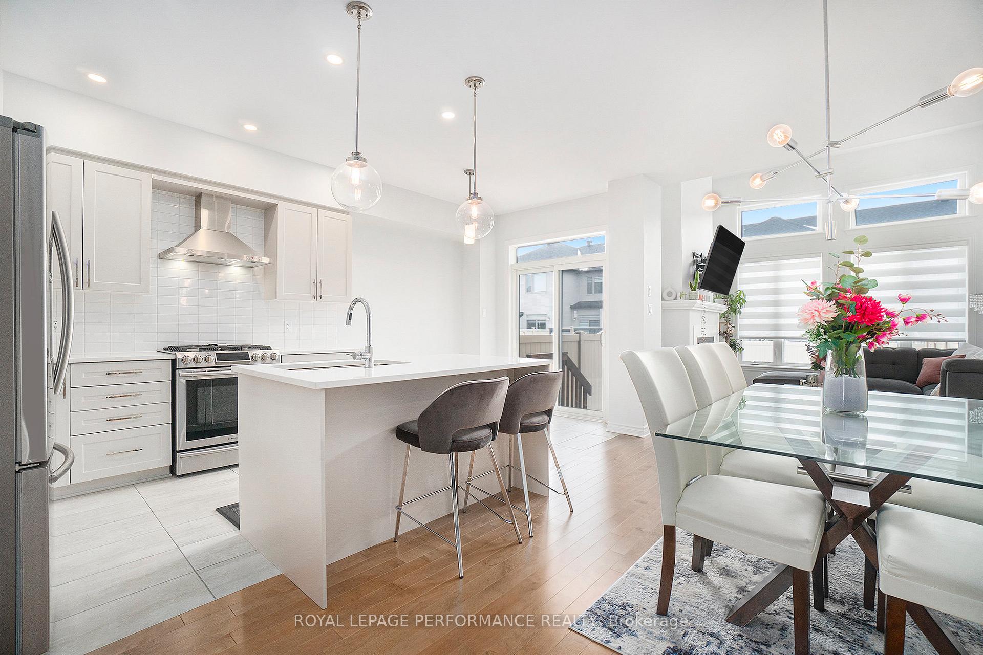 Photo 10 of 699 Cairn Crescent, Ottawa, Mer Bleue/Bradley Estates/Anderson Park — HOMEH