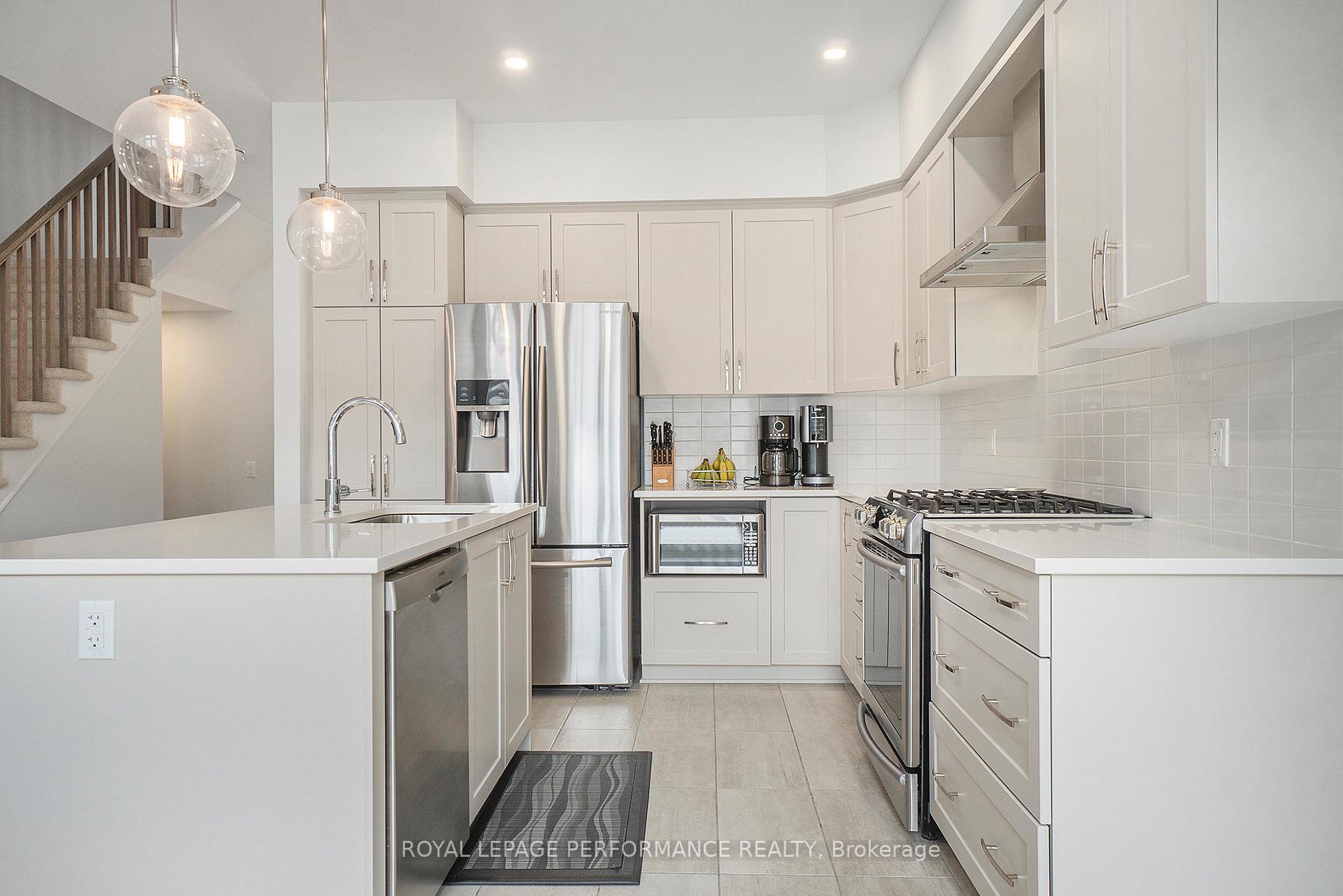 Photo 12 of 699 Cairn Crescent, Ottawa, Mer Bleue/Bradley Estates/Anderson Park — HOMEH