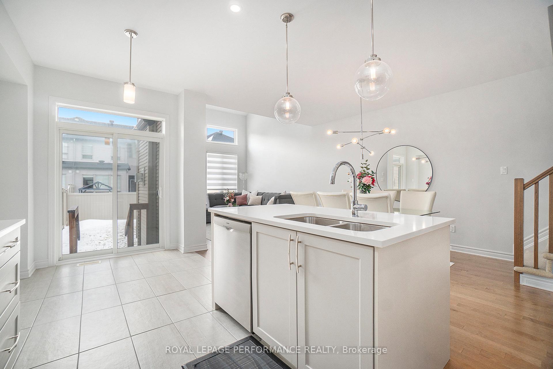 Photo 13 of 699 Cairn Crescent, Ottawa, Mer Bleue/Bradley Estates/Anderson Park — HOMEH