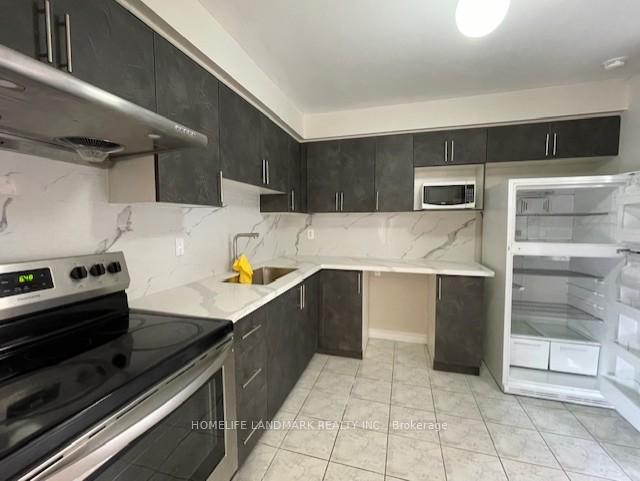 Photo 4 of 107 Upton Crescent, Markham, Milliken Mills West — HOMEH