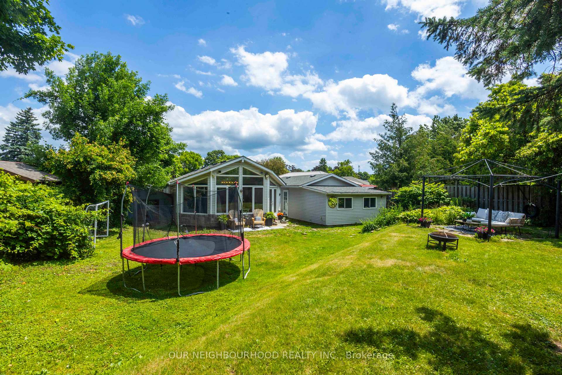 Photo 3 of 1061 Norman Crescent, Oshawa, Donevan — HOMEH