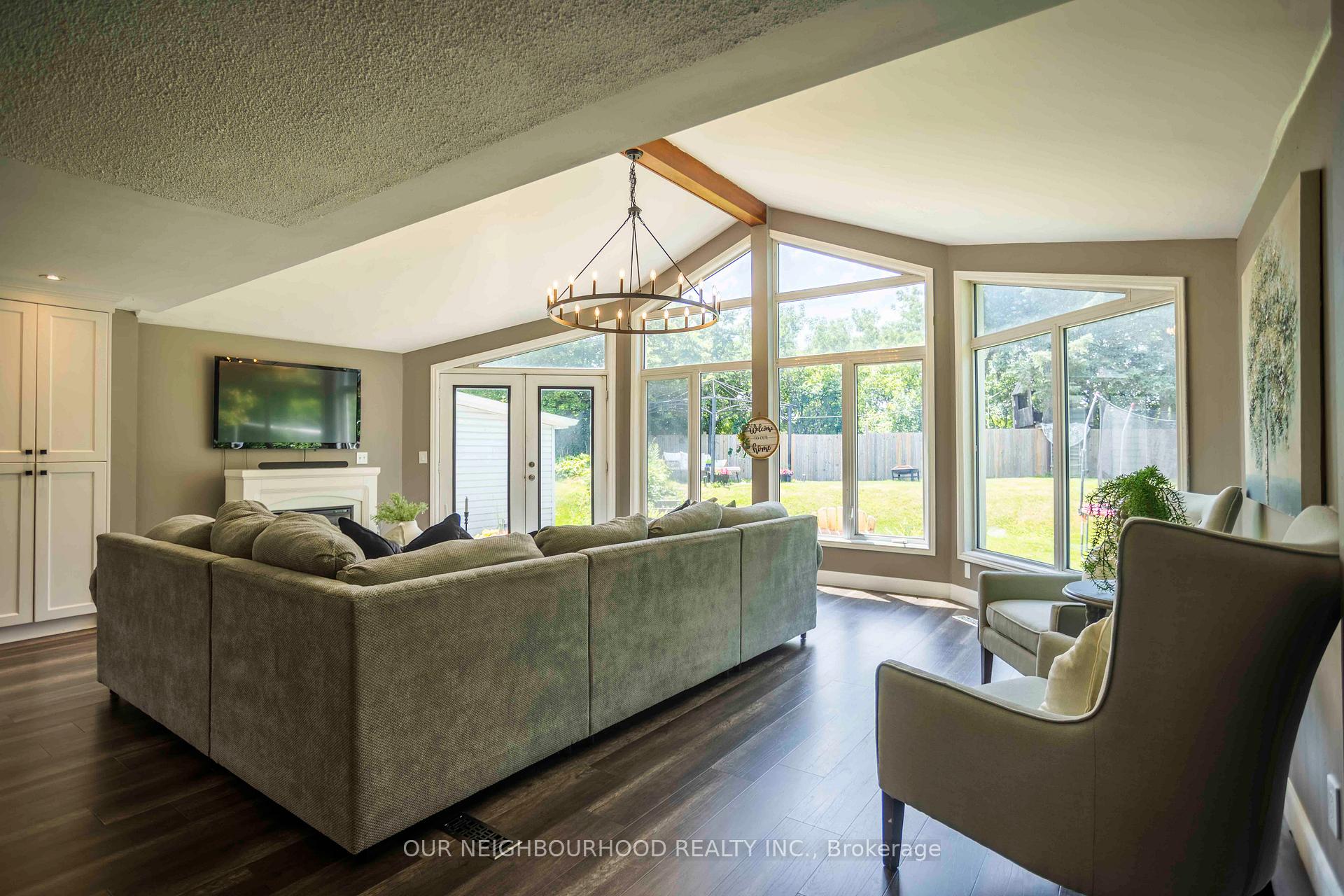 Photo 12 of 1061 Norman Crescent, Oshawa, Donevan — HOMEH
