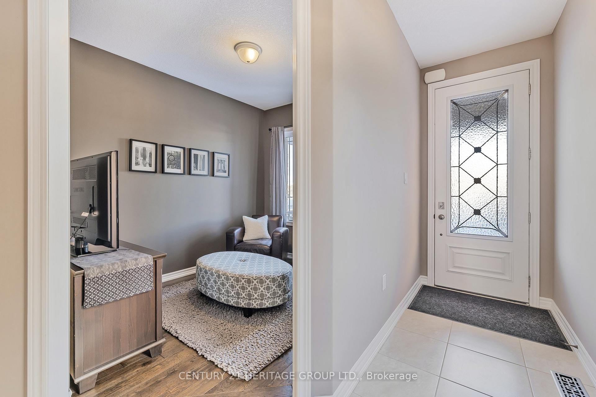 Photo 2 of 17 Walker Boulevard, New Tecumseth, Alliston — HOMEH