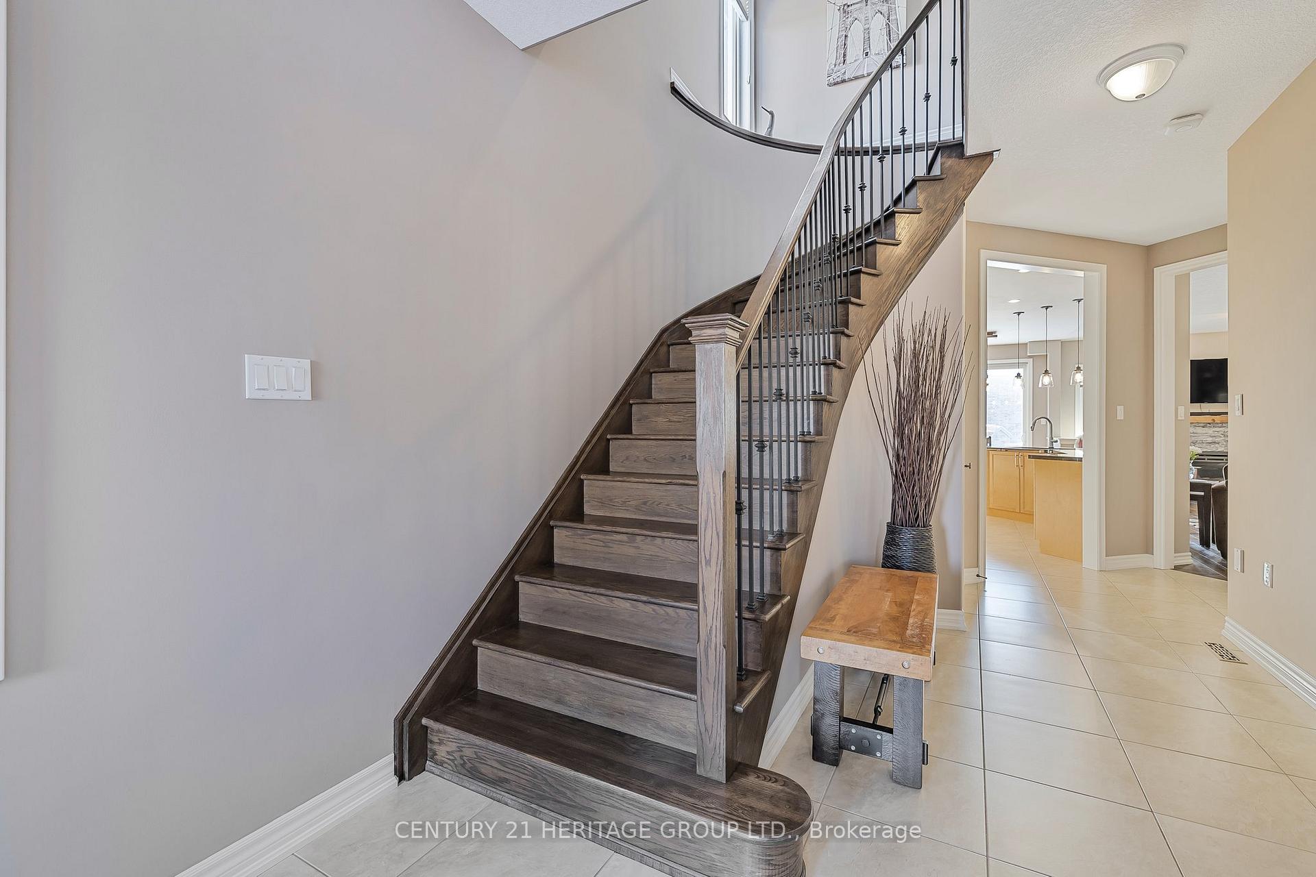 Photo 3 of 17 Walker Boulevard, New Tecumseth, Alliston — HOMEH