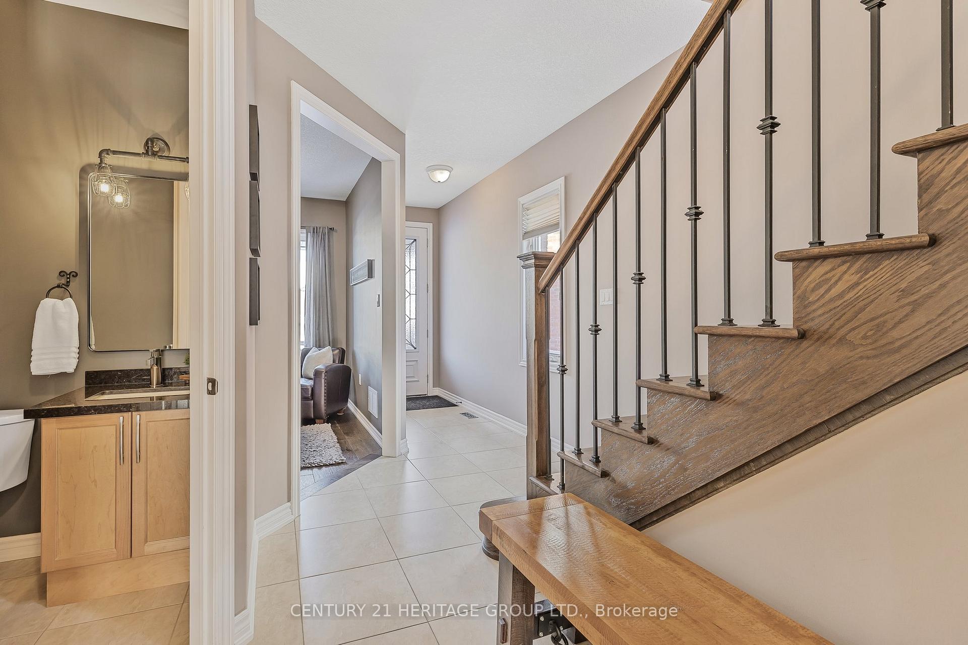 Photo 4 of 17 Walker Boulevard, New Tecumseth, Alliston — HOMEH