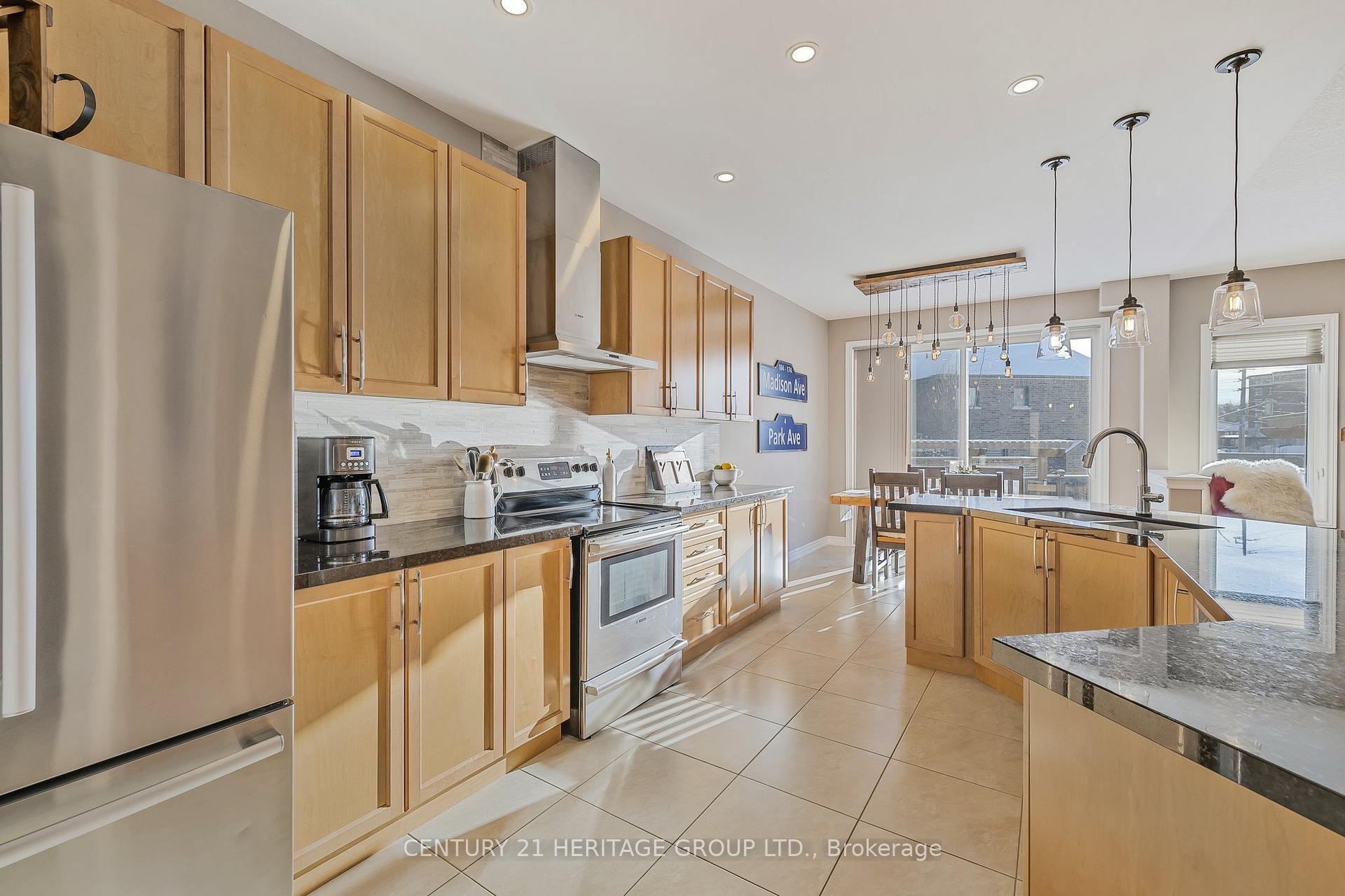 Photo 6 of 17 Walker Boulevard, New Tecumseth, Alliston — HOMEH