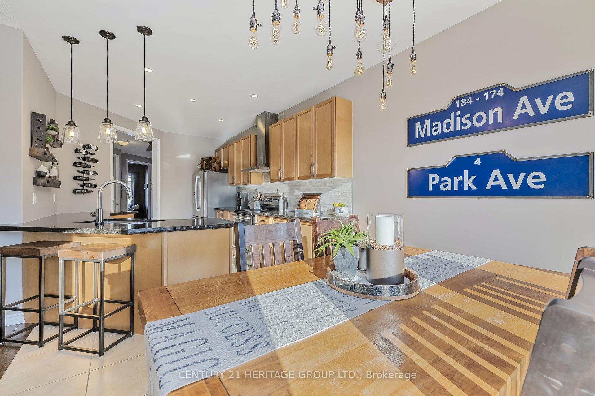 Photo 13 of 17 Walker Boulevard, New Tecumseth, Alliston — HOMEH