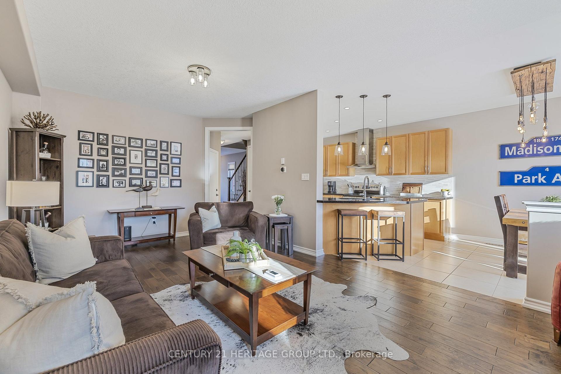 Photo 15 of 17 Walker Boulevard, New Tecumseth, Alliston — HOMEH