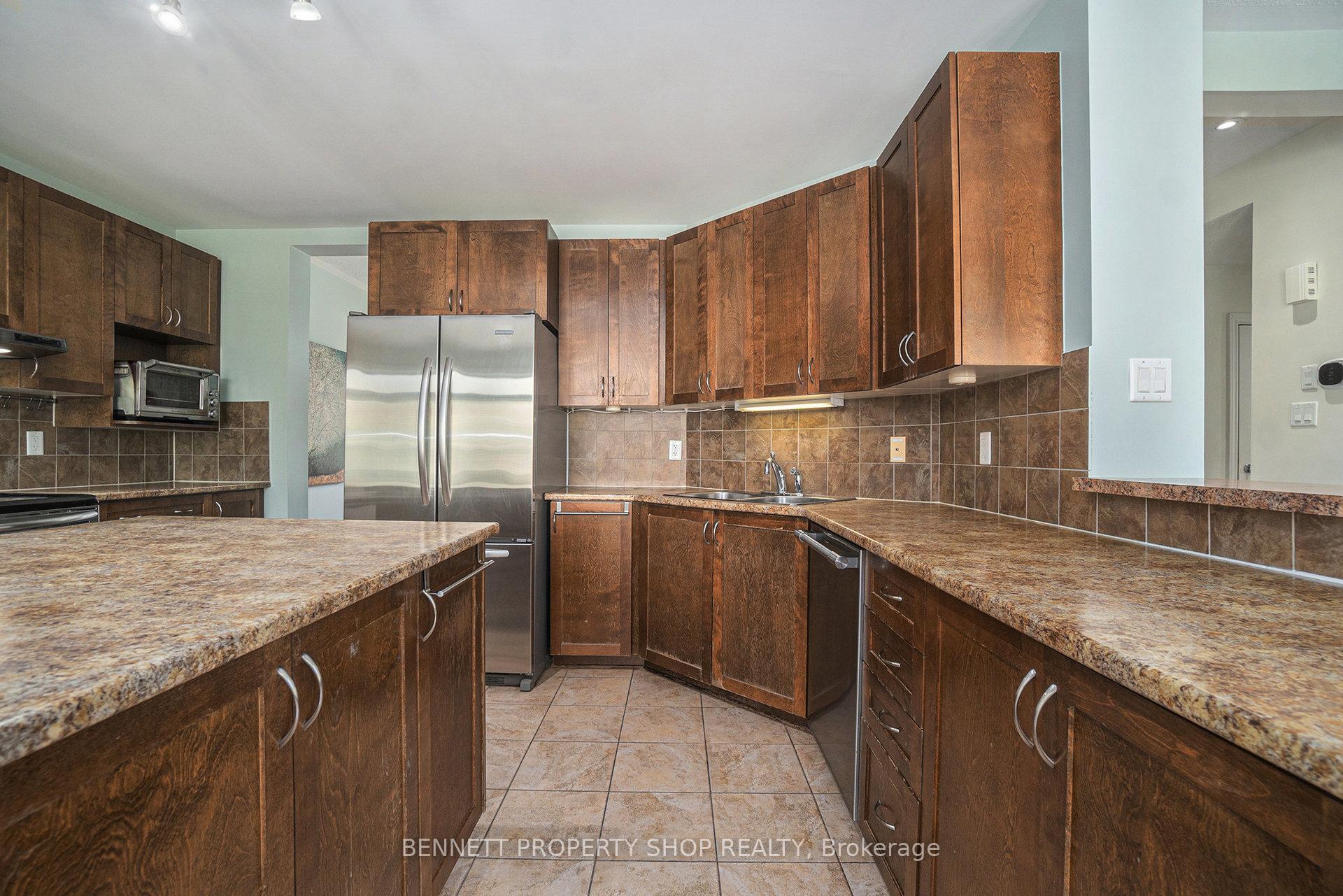 Photo 10 of 324 Fairlakes Way, Ottawa, Avalon East — HOMEH