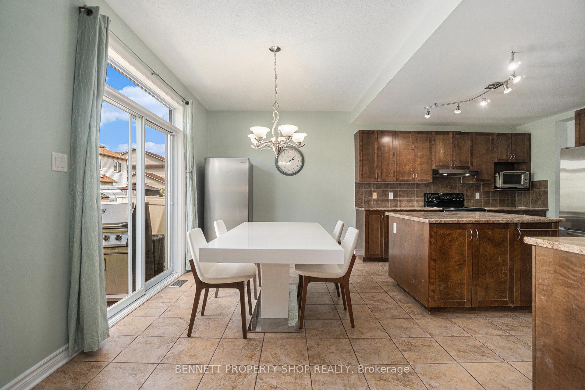 Photo 13 of 324 Fairlakes Way, Ottawa, Avalon East — HOMEH