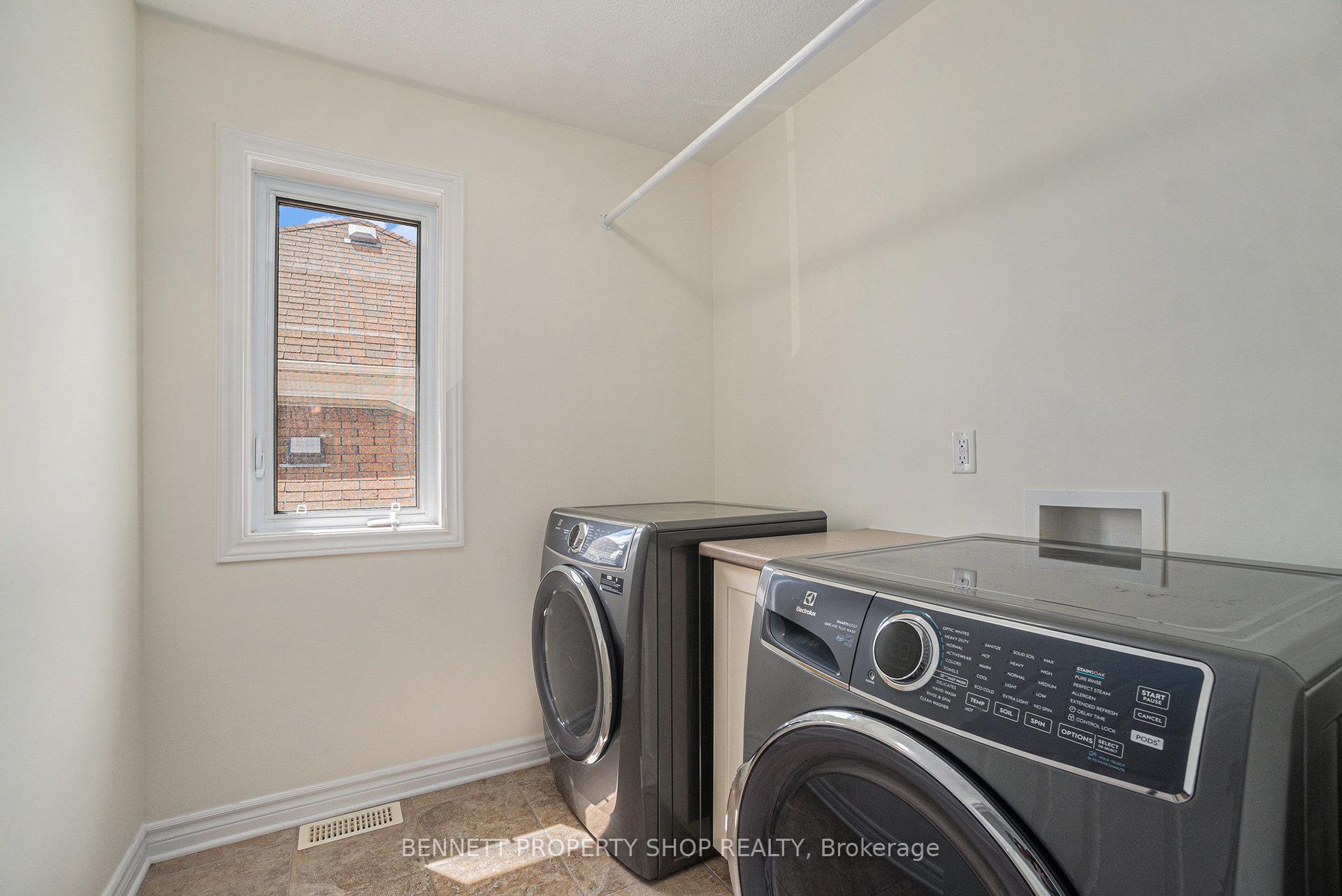 Photo 23 of 324 Fairlakes Way, Ottawa, Avalon East — HOMEH