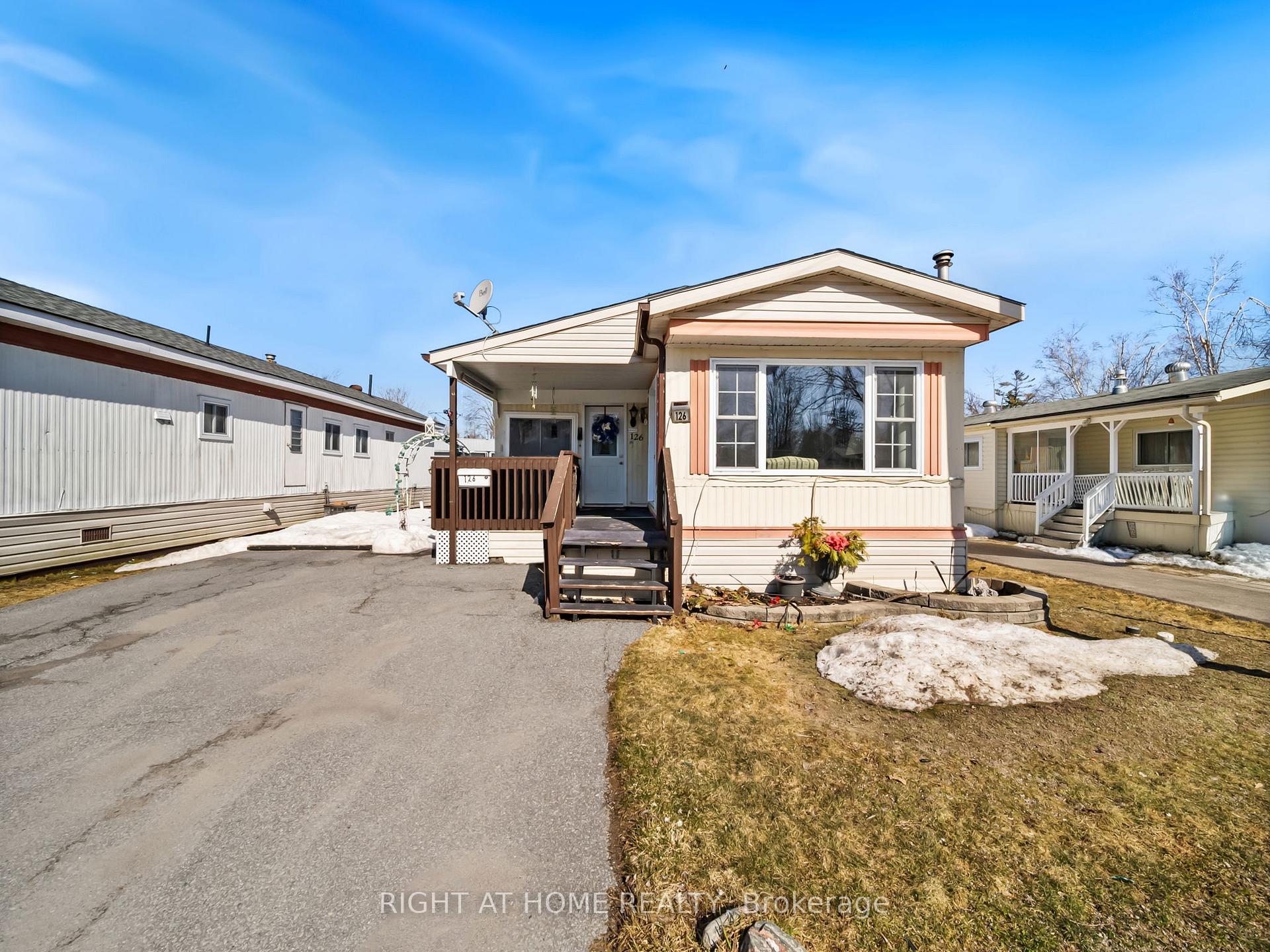 Front of Unit 126, 580 West Street S