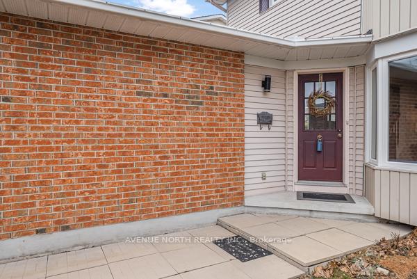 Photo 4 of 6371 St. Louis Drive, Ottawa, Hiawatha Park/Convent Glen — HOMEH
