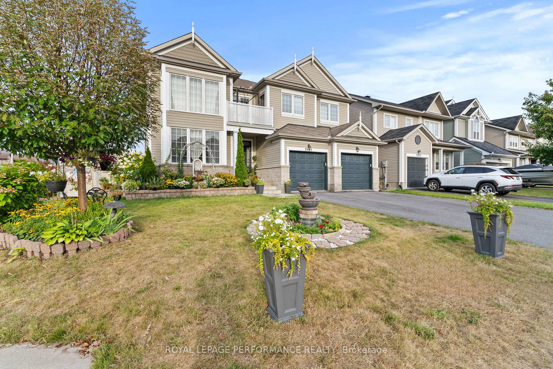 Photo 1 of 1901 Pennyroyal Crescent, Ottawa, Notting Hill/Summerside — HOMEH