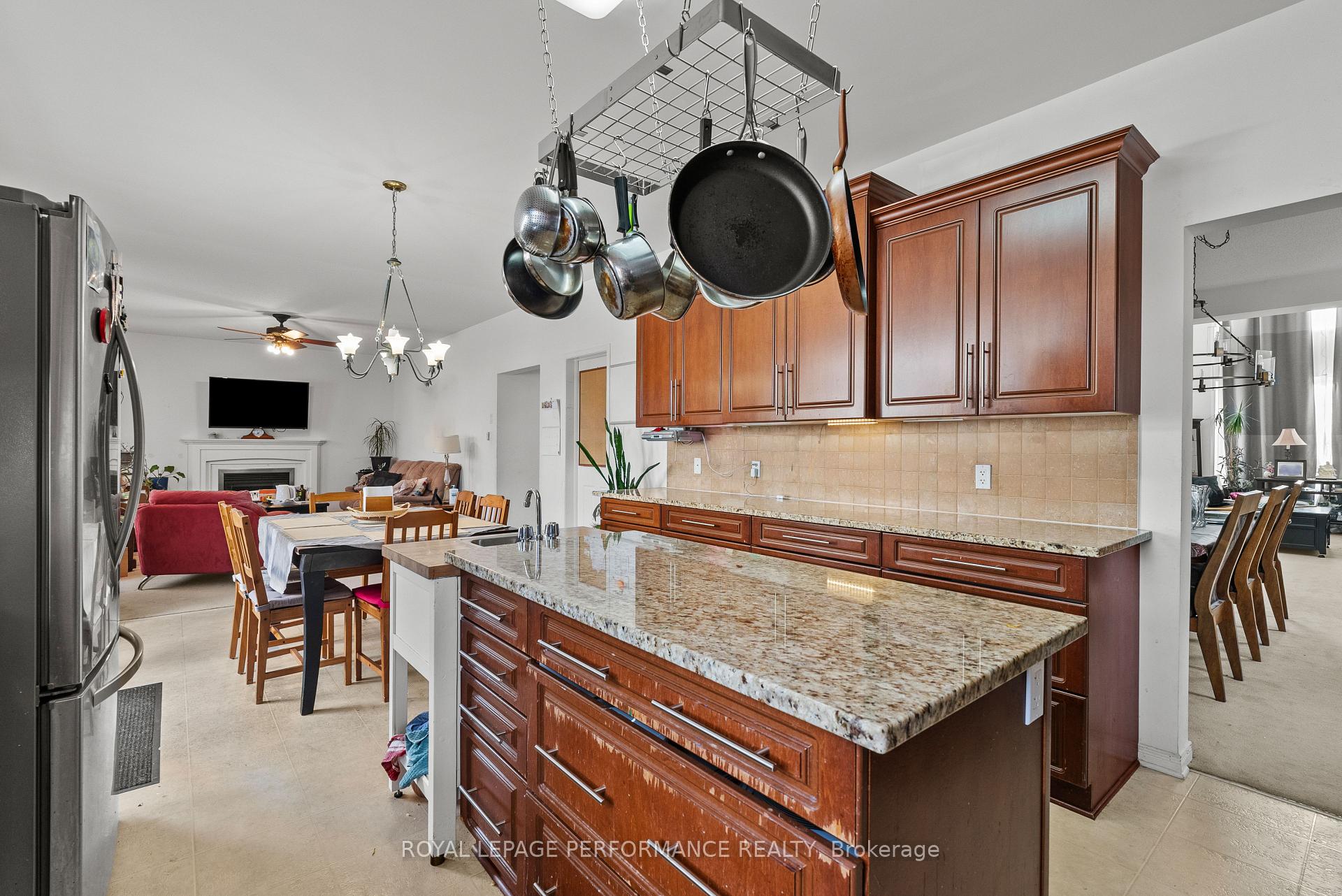 Photo 8 of 1901 Pennyroyal Crescent, Ottawa, Notting Hill/Summerside — HOMEH