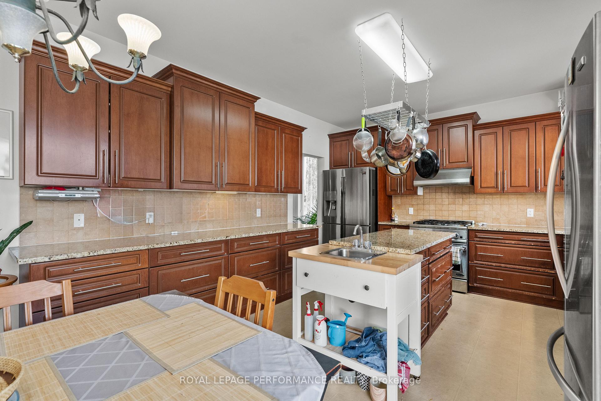 Photo 10 of 1901 Pennyroyal Crescent, Ottawa, Notting Hill/Summerside — HOMEH