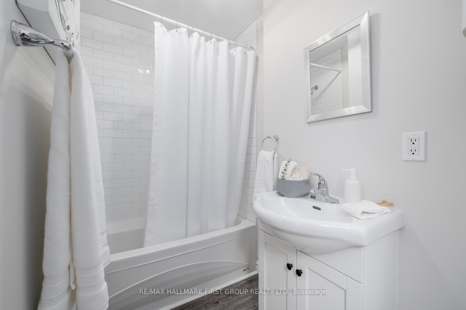 Photo 23 of 106 Elgin Street E, Oshawa, O'Neill — HOMEH
