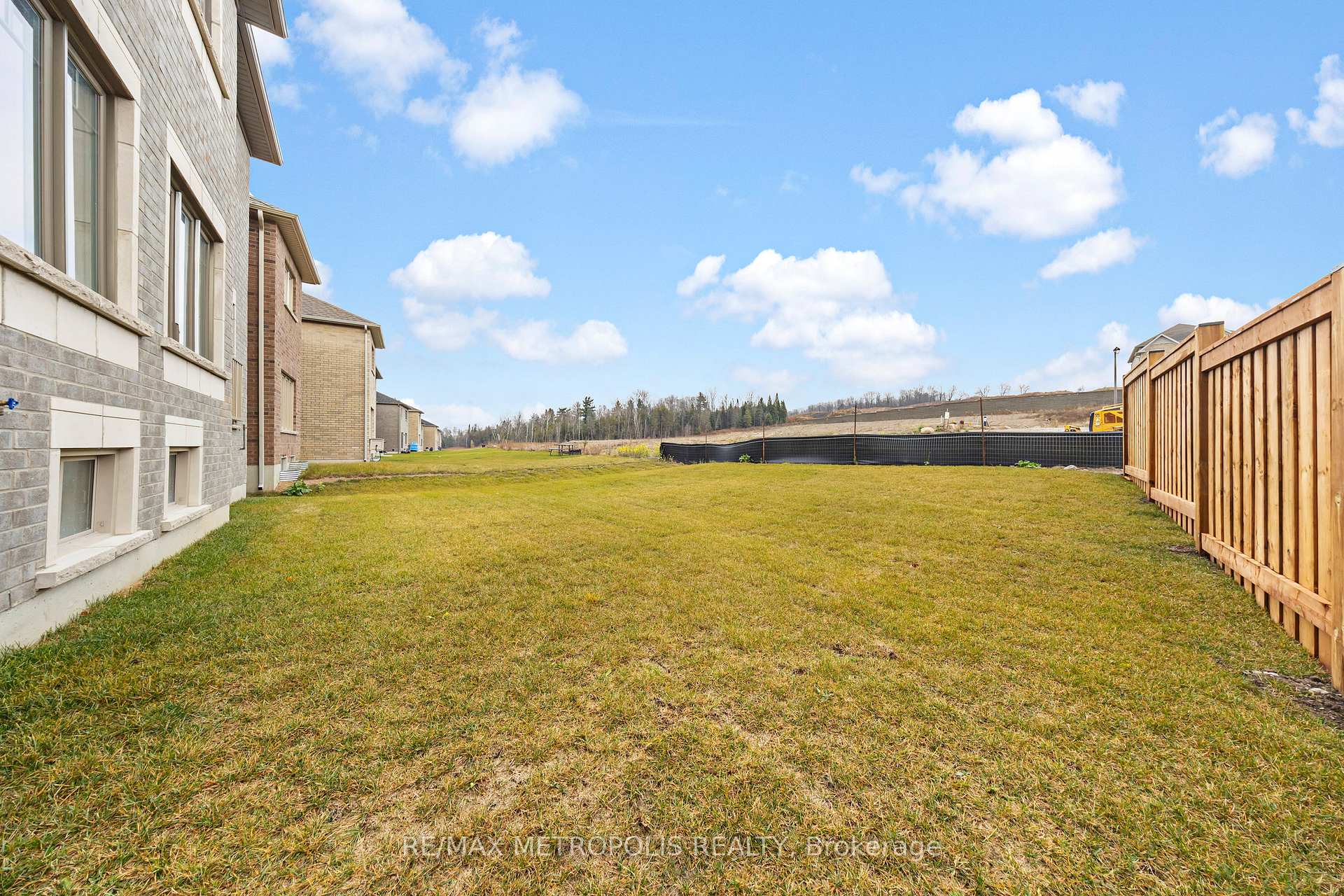 Photo 4 of 115 Kennedy Boulevard, New Tecumseth, Rural New Tecumseth — HOMEH