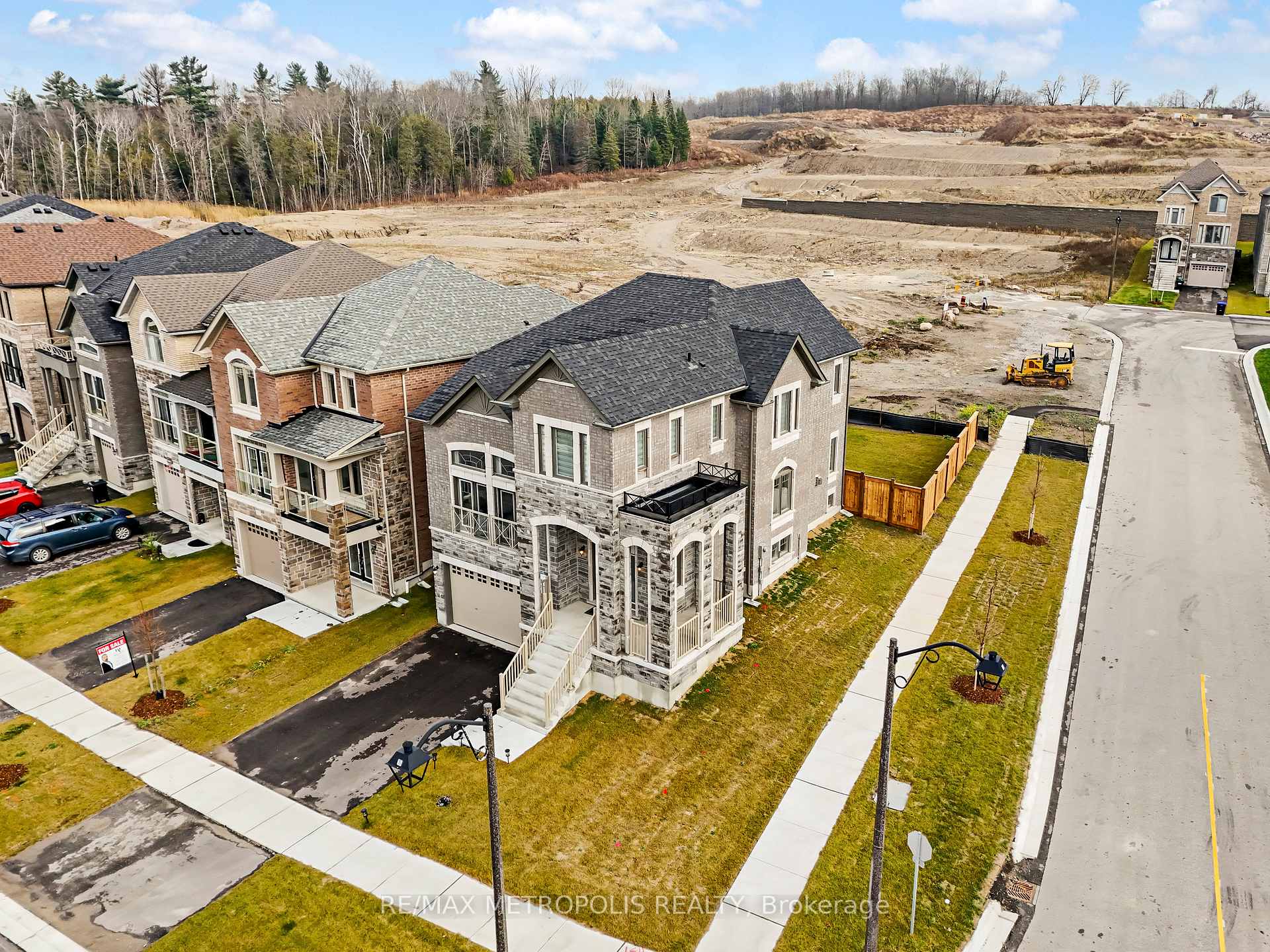 Photo 6 of 115 Kennedy Boulevard, New Tecumseth, Rural New Tecumseth — HOMEH