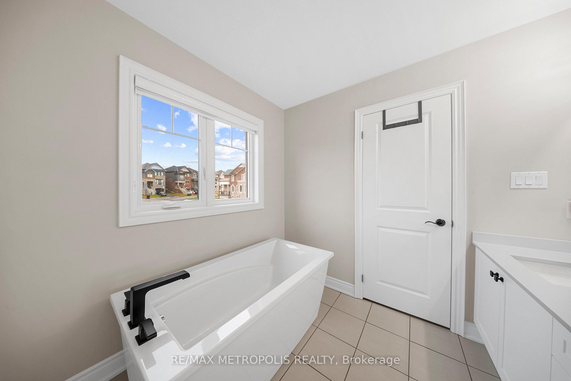 Photo 30 of 115 Kennedy Boulevard, New Tecumseth, Rural New Tecumseth — HOMEH