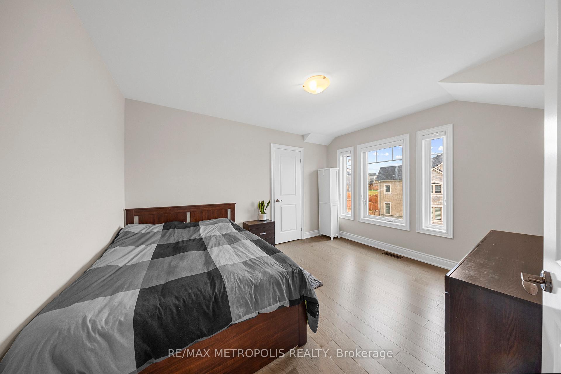 Photo 34 of 115 Kennedy Boulevard, New Tecumseth, Rural New Tecumseth — HOMEH