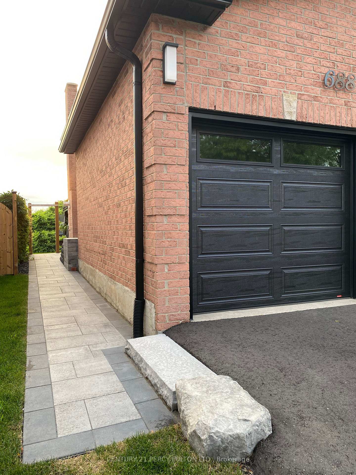 Photo 2 of Unit Bsmt, 688 Pascoe Court, Oshawa, Pinecrest — HOMEH