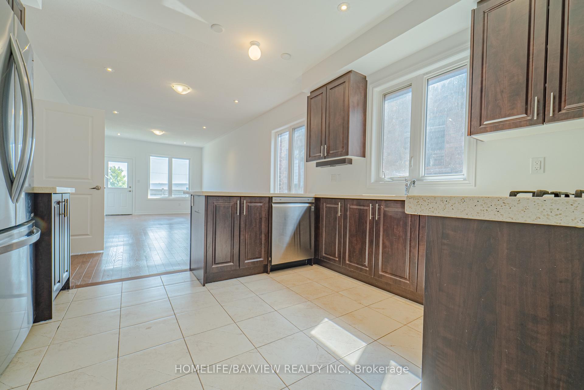 Photo 8 of 99 Kingsmere Crescent, New Tecumseth, Alliston — HOMEH
