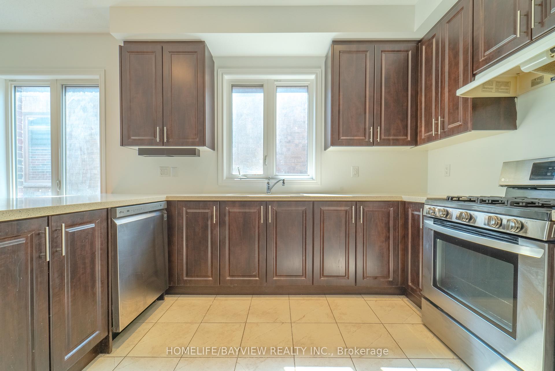 Photo 9 of 99 Kingsmere Crescent, New Tecumseth, Alliston — HOMEH