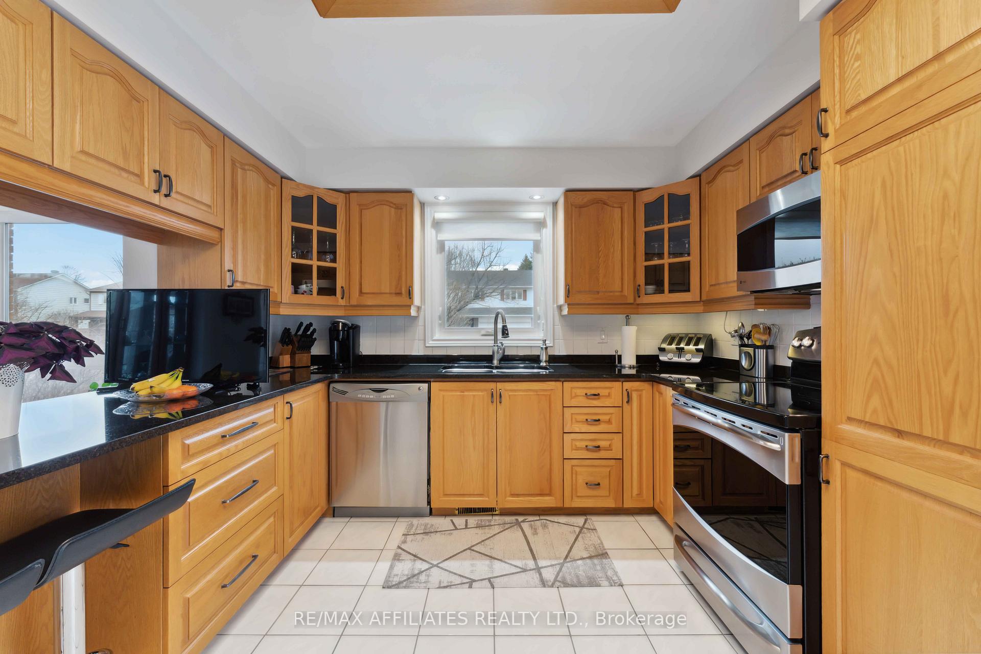 Photo 9 of 1801 Simard Drive, Ottawa, Chateauneuf — HOMEH
