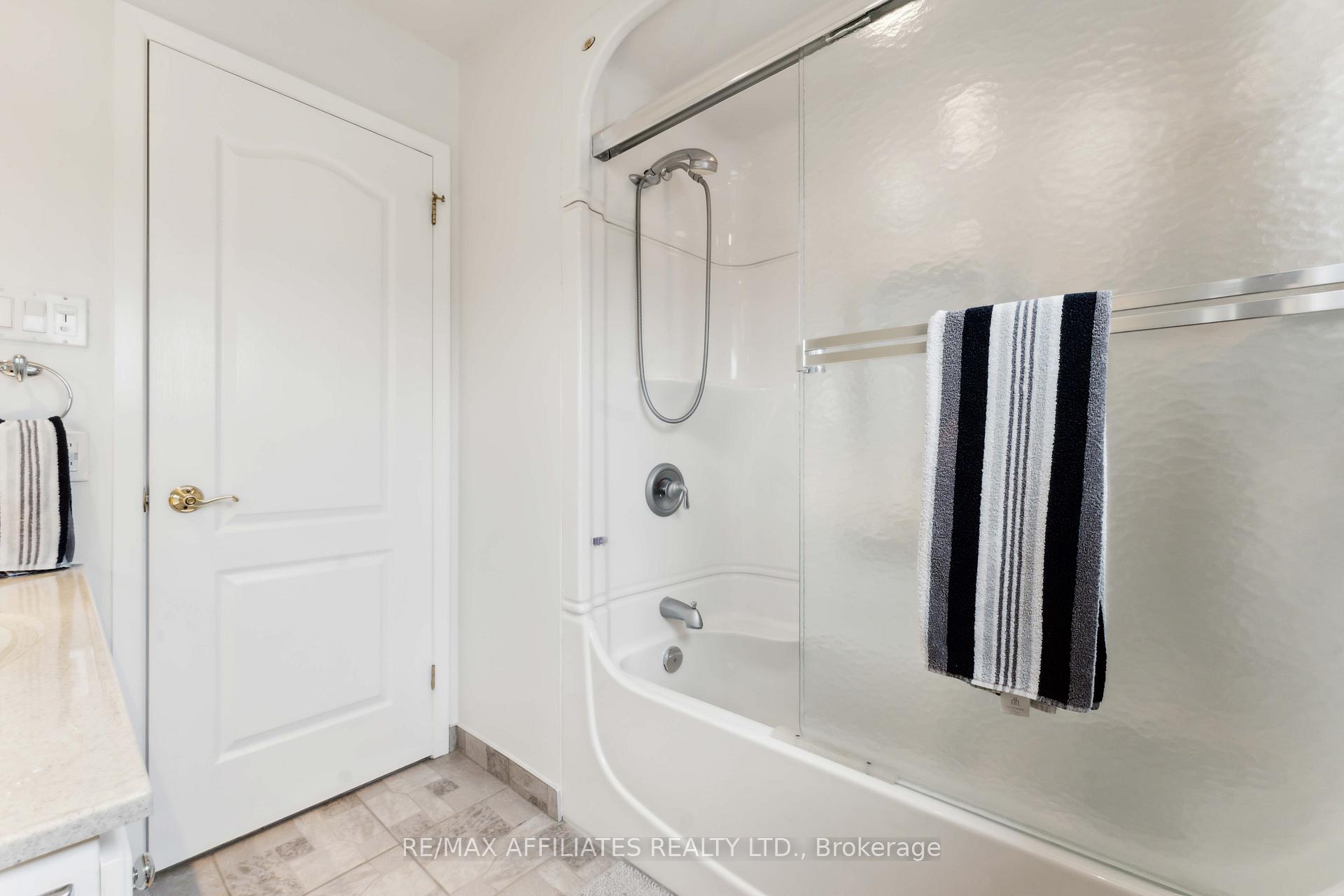 Photo 18 of 1801 Simard Drive, Ottawa, Chateauneuf — HOMEH