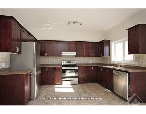 Photo 2 of 8164 Jeanne D'Arc Boulevard, Ottawa, Chatelaine Village — HOMEH
