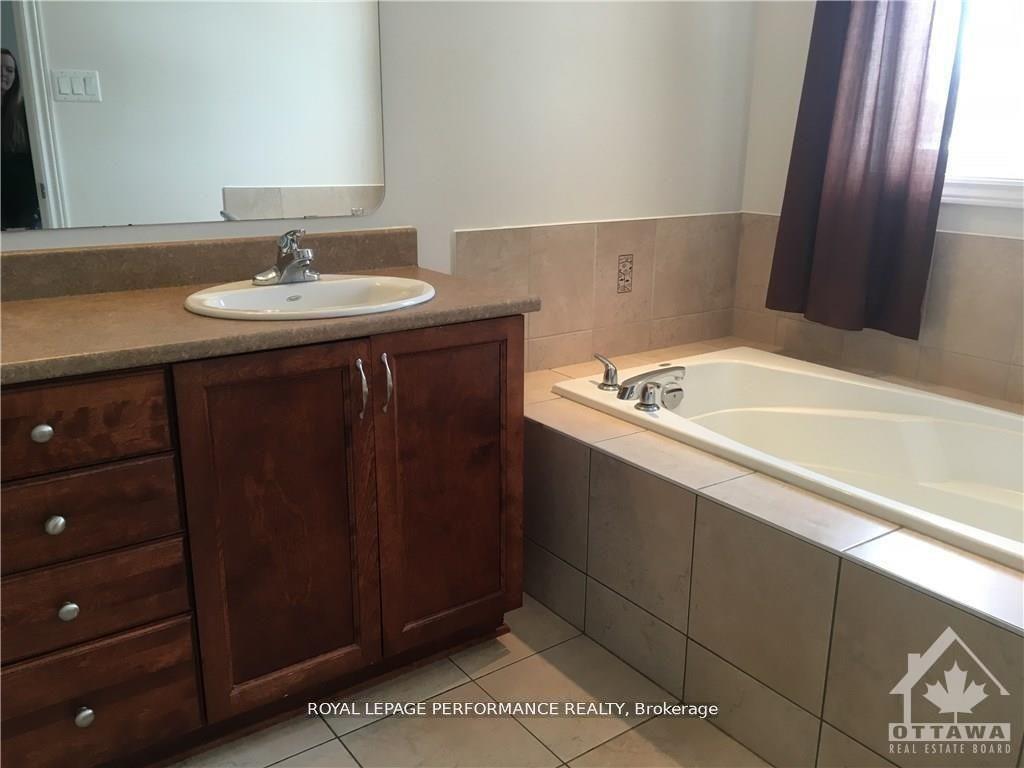 Photo 4 of 8164 Jeanne D'Arc Boulevard, Ottawa, Chatelaine Village — HOMEH