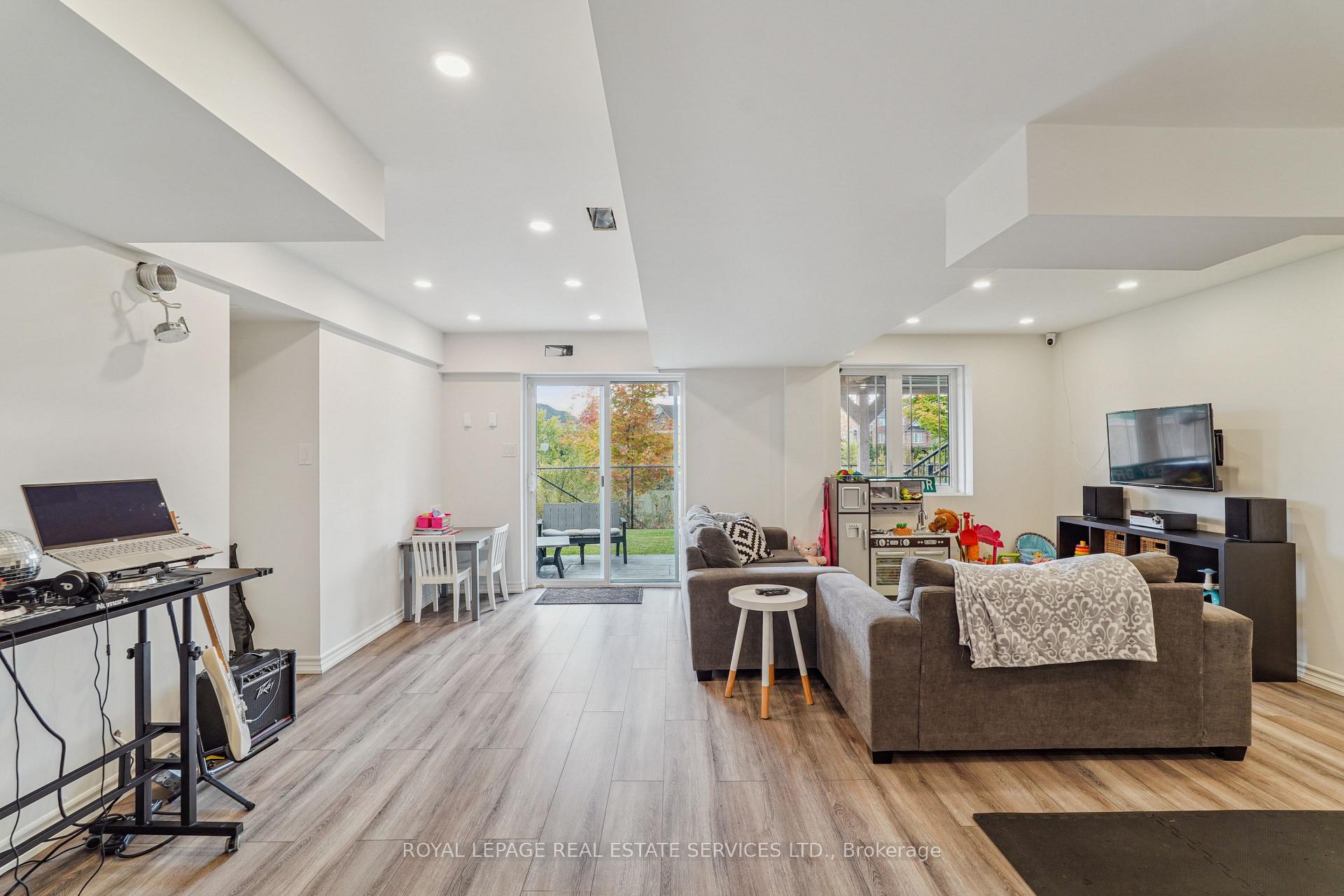 Photo 25 of 21 Mckay Avenue, New Tecumseth, Tottenham — HOMEH