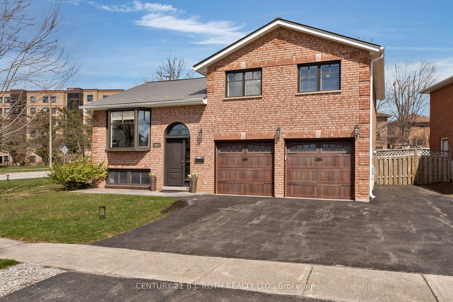 Photo 2 of 112 Lewis Drive, Orillia — HOMEH