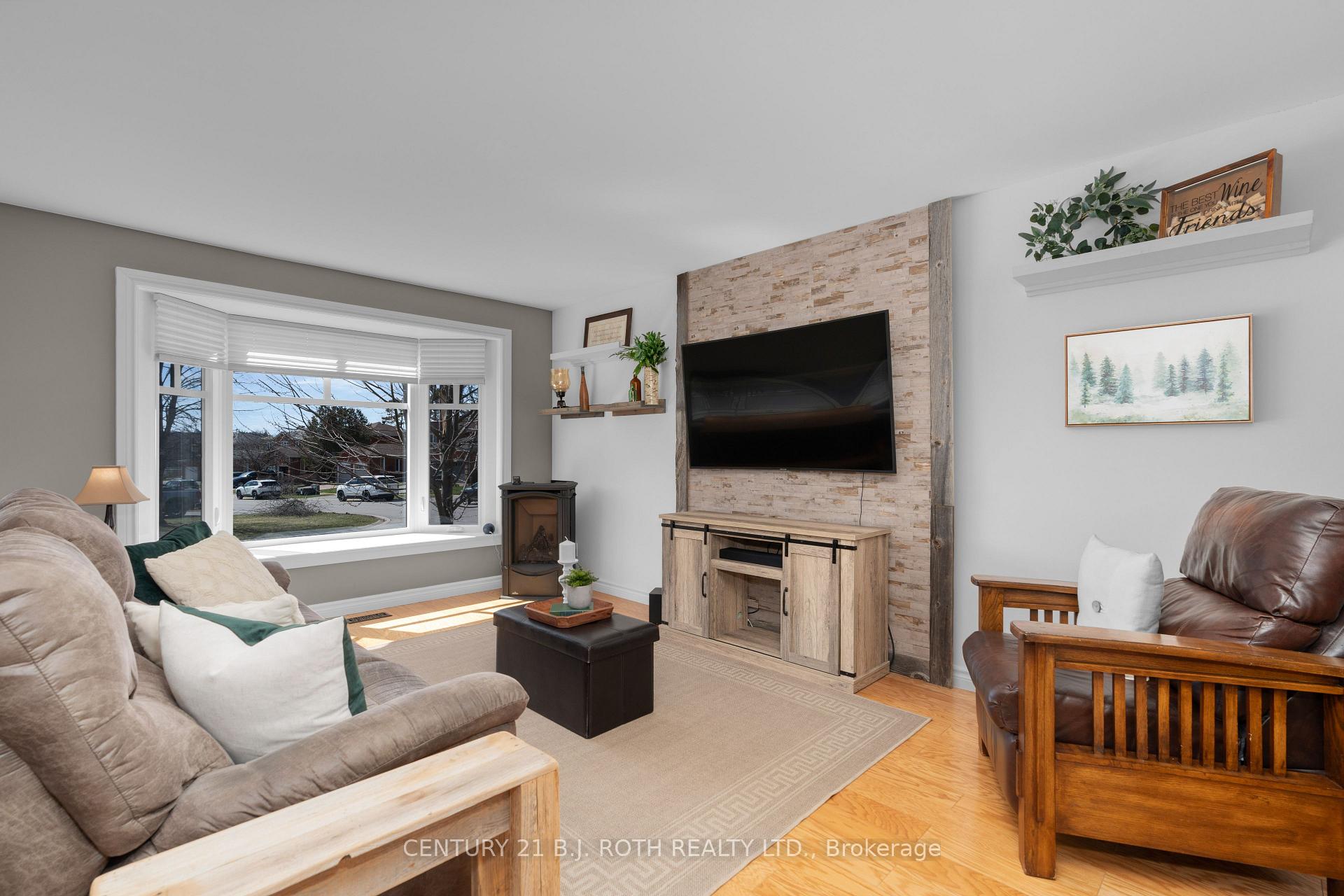 Photo 8 of 112 Lewis Drive, Orillia — HOMEH