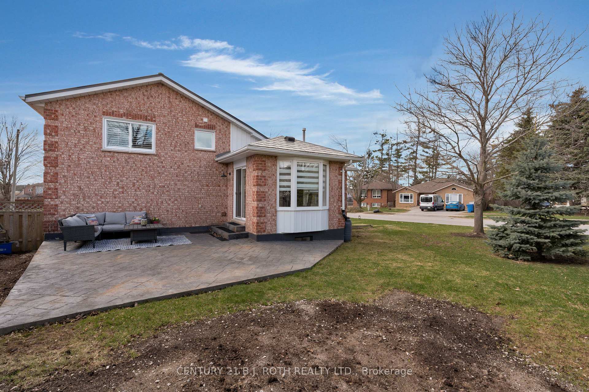 Photo 37 of 112 Lewis Drive, Orillia — HOMEH