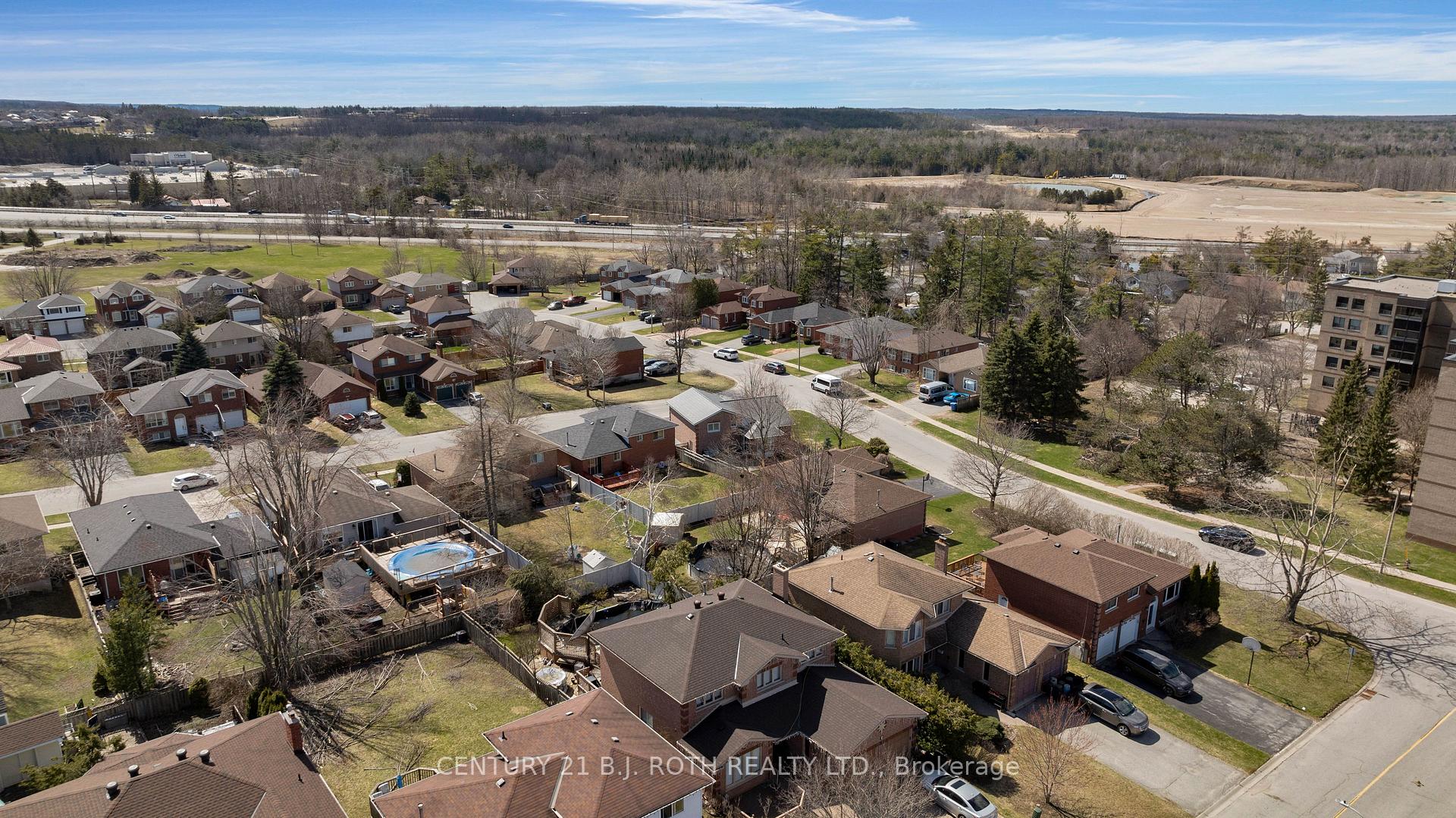 Photo 43 of 112 Lewis Drive, Orillia — HOMEH
