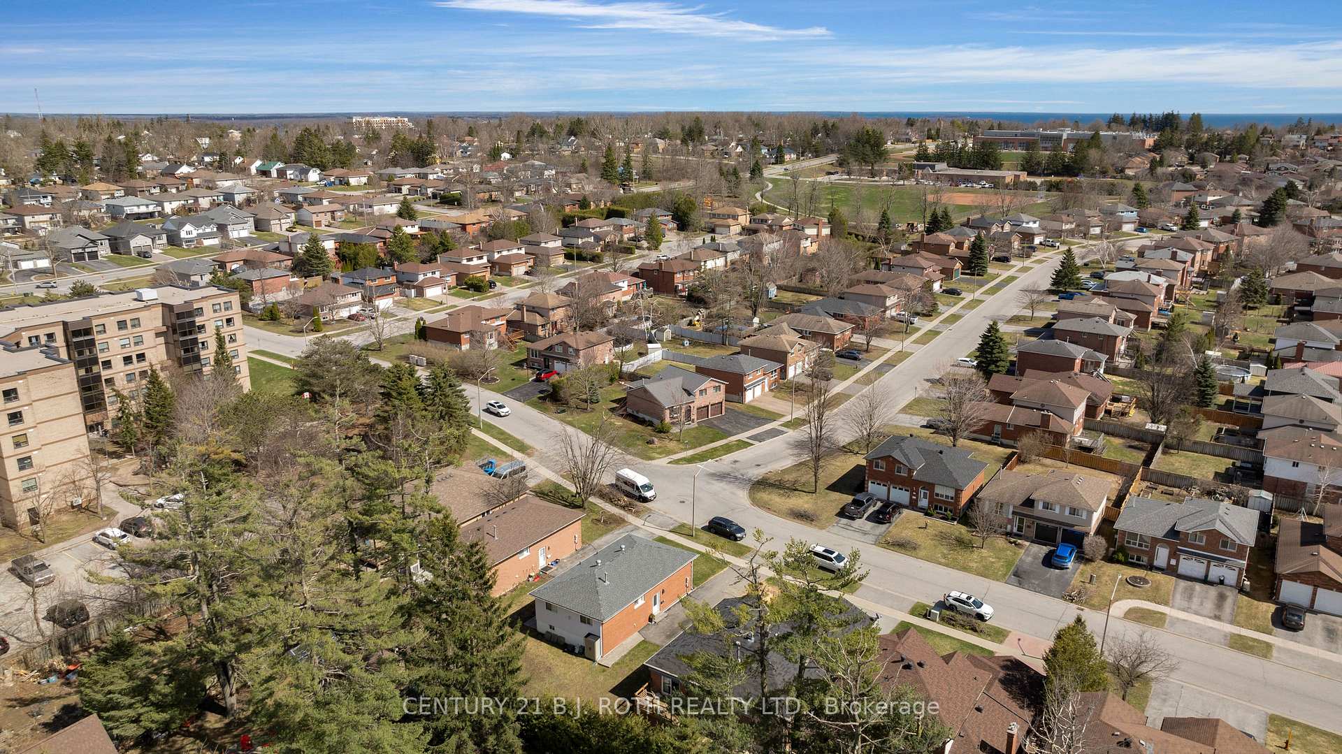 Photo 45 of 112 Lewis Drive, Orillia — HOMEH