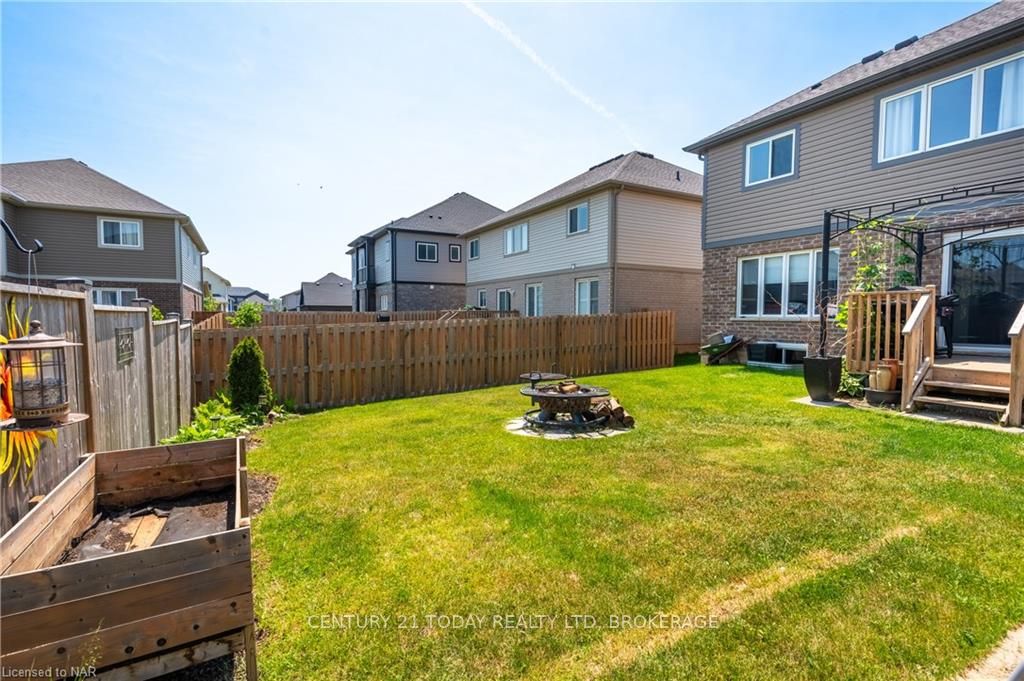Photo 5 of 131 Lametti Drive, Pelham, Fonthill — HOMEH