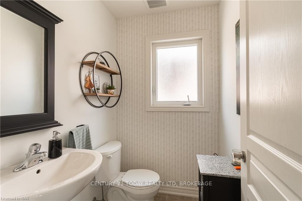 Photo 19 of 131 Lametti Drive, Pelham, Fonthill — HOMEH